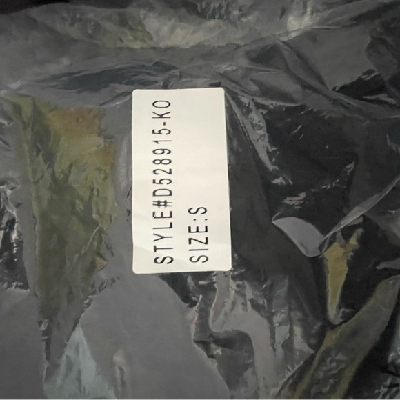 - INTL d.e.t.a.i.l.s Coat with fur Hood Size Small - Picture 16 of 16